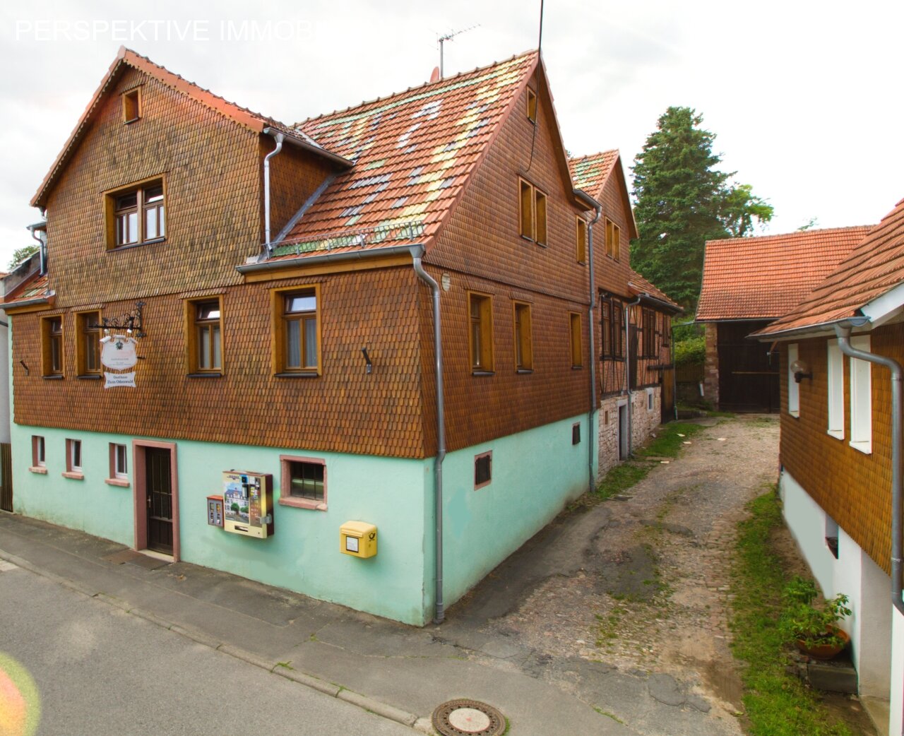 Anwesen mit ehemaligem Bauernhof und Gaststätte