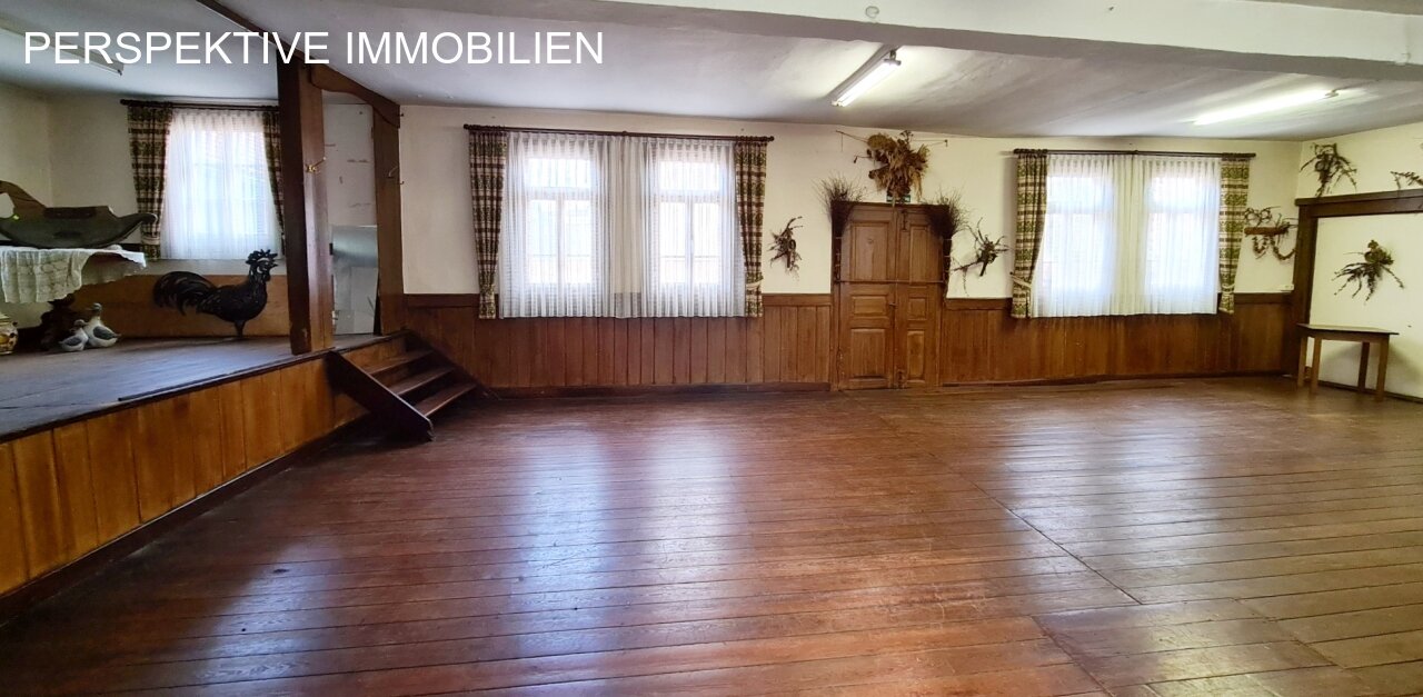 Anwesen mit ehemaligem Bauernhof und Gaststätte