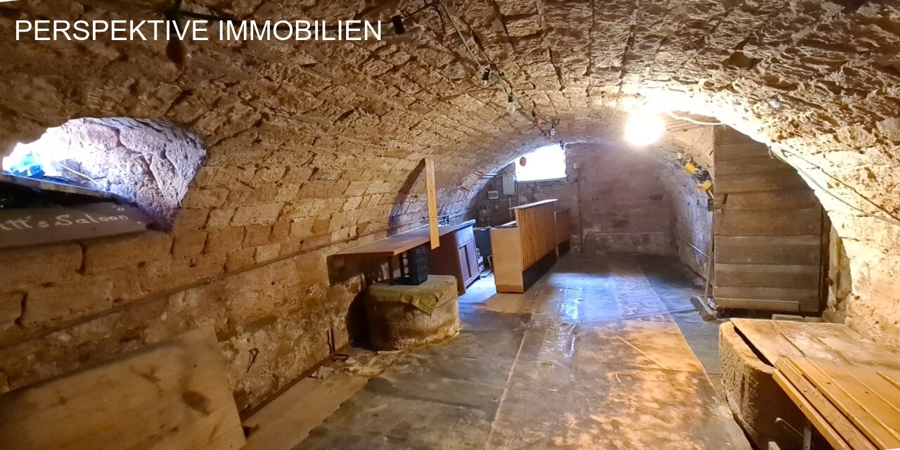 Anwesen mit ehemaligem Bauernhof und Gaststätte