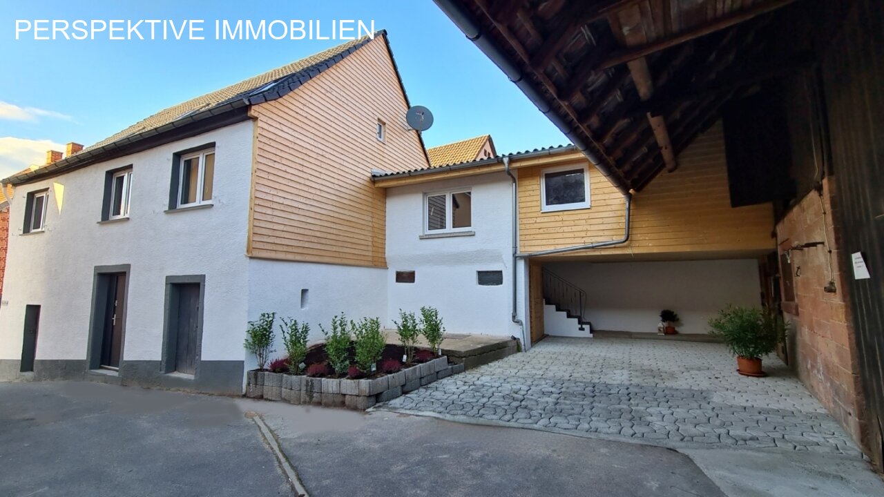 Erstbezug nach Sanierung - bezugsfertiges EFH mit ausbaubarer Scheune und Potential