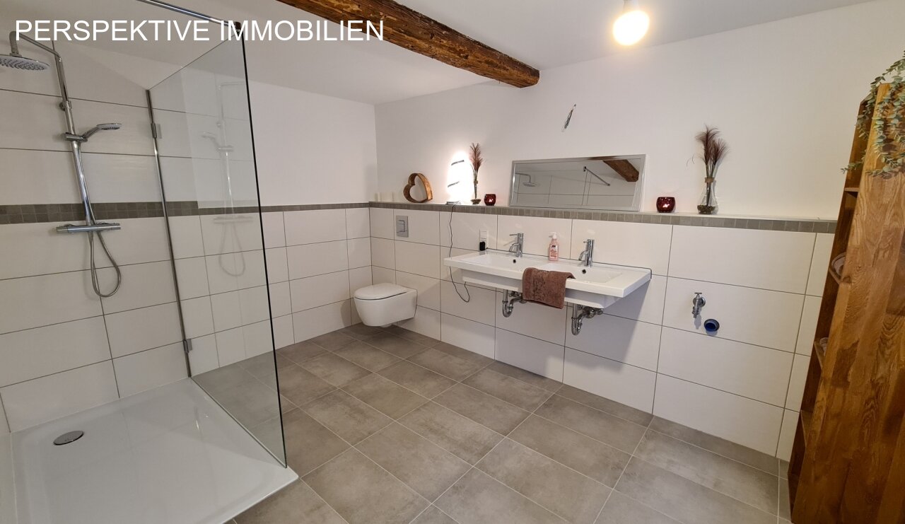 Erstbezug nach Sanierung - bezugsfertiges EFH mit ausbaubarer Scheune und Potential