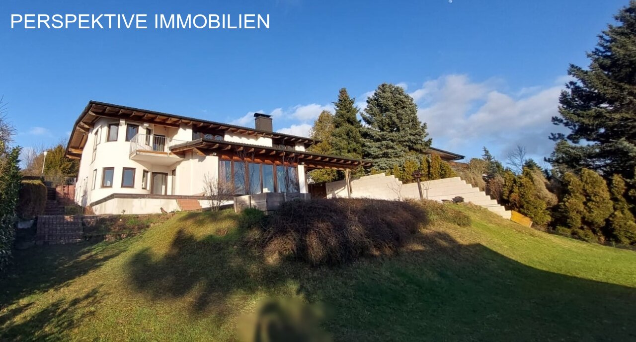 Schicke Villa mit Traumaussicht auf Bad König