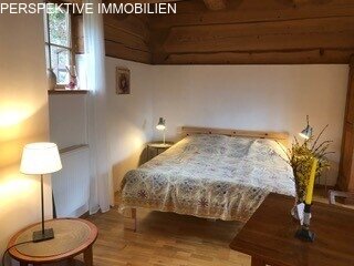 Einfamilien-Naturstammhaus mit 2 Einliegerwohnungen 