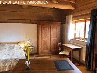 Einfamilien-Naturstammhaus mit 2 Einliegerwohnungen 