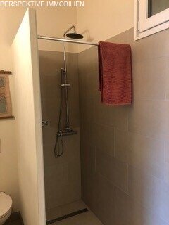 Einfamilien-Naturstammhaus mit 2 Einliegerwohnungen 