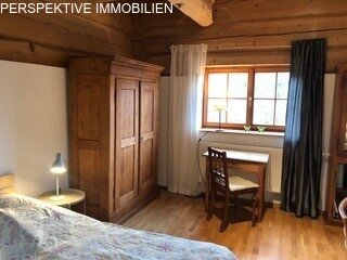 Einfamilien-Naturstammhaus mit 2 Einliegerwohnungen 