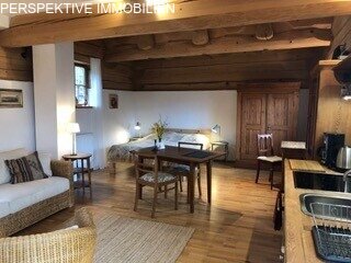 Einfamilien-Naturstammhaus mit 2 Einliegerwohnungen 