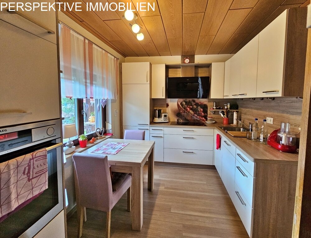 Einfamilienhaus für Naturliebhaber mit Nebengebäude und Wiesen