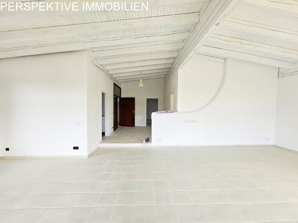 Solides Architektenhaus mit 2 Wohnungen und Blick über Bad König