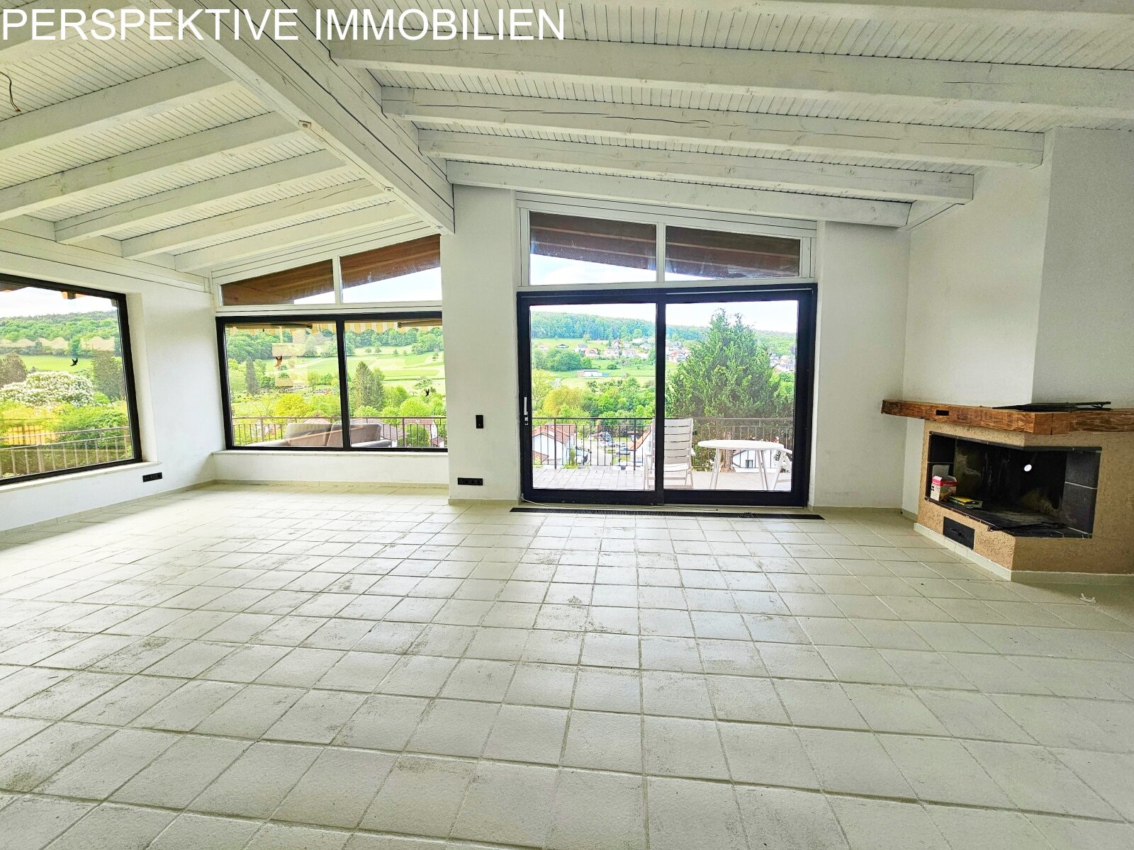 Solides Architektenhaus mit 2 Wohnungen und Blick über Bad König