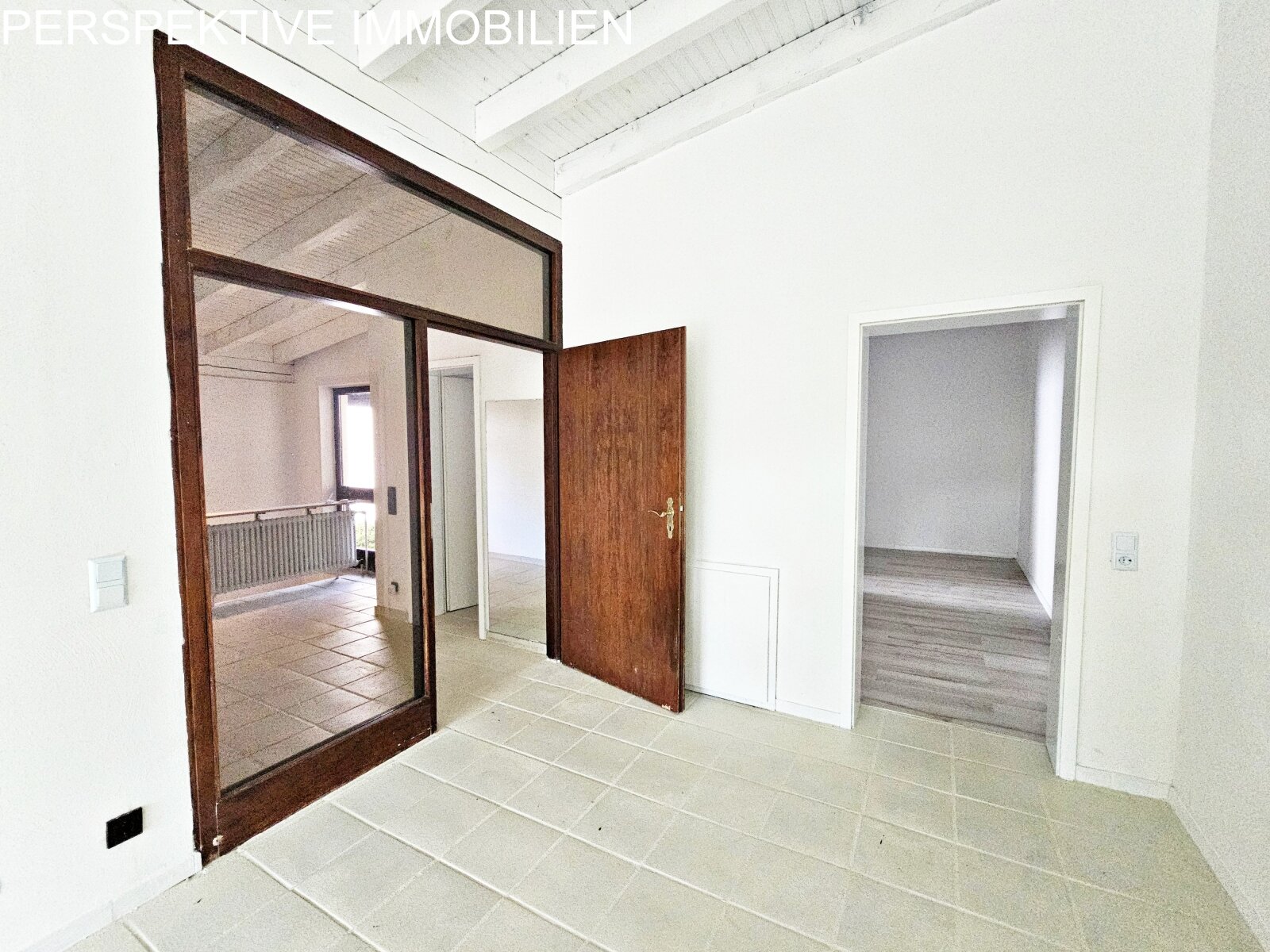 Solides Architektenhaus mit 2 Wohnungen und Blick über Bad König