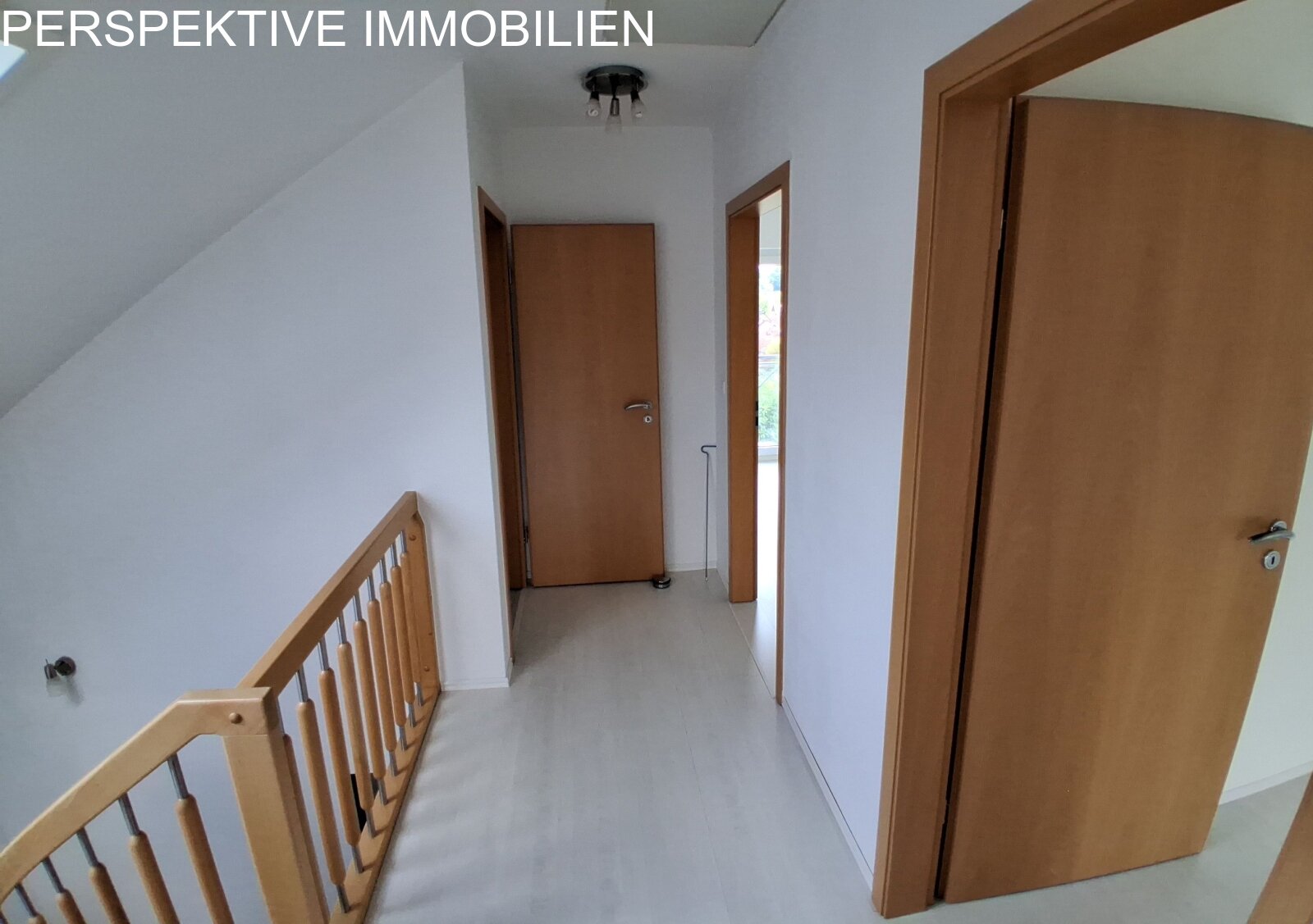 Modernes freistehendes 1-Familienhaus + Baugrundstück in ruhiger Lage