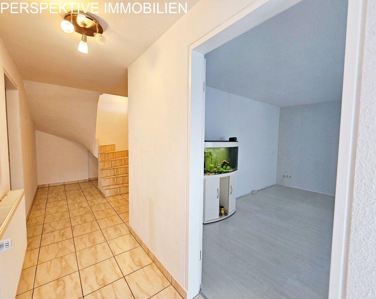 Modernes freistehendes 1-Familienhaus + Baugrundstück in ruhiger Lage