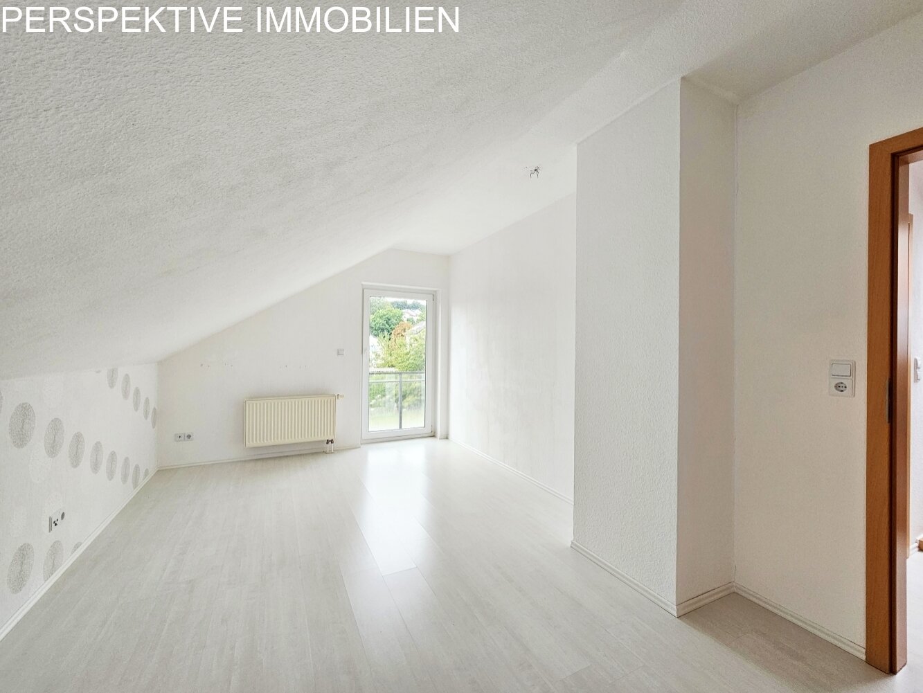 Modernes freistehendes 1-Familienhaus + Baugrundstück in ruhiger Lage