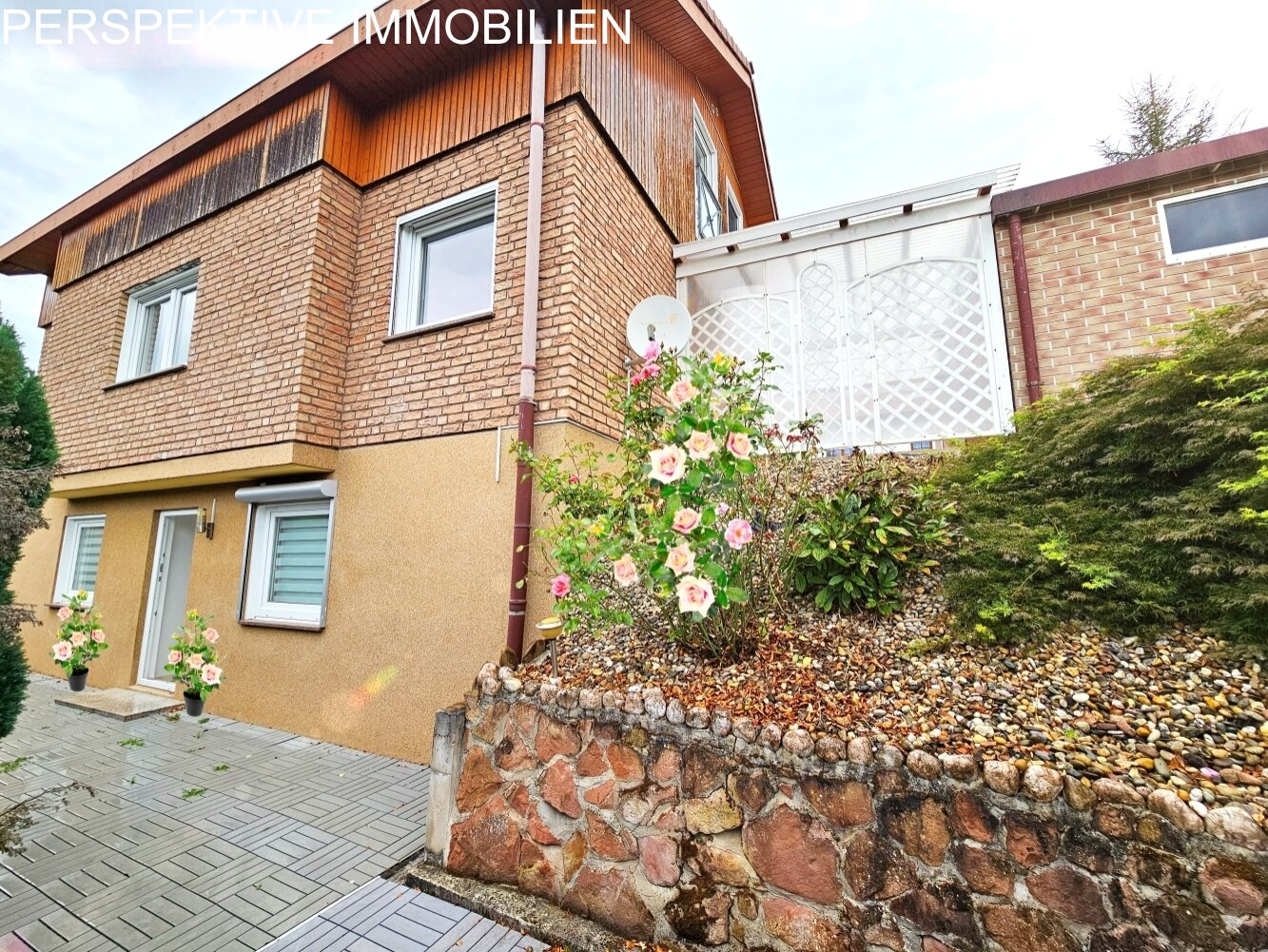 Modernes freistehendes 1-Familienhaus + Baugrundstück in ruhiger Lage