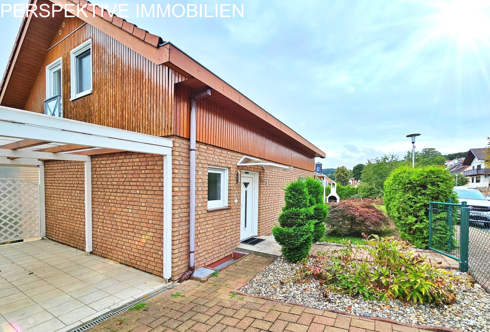 Modernes freistehendes 1-Familienhaus + Baugrundstück in ruhiger Lage