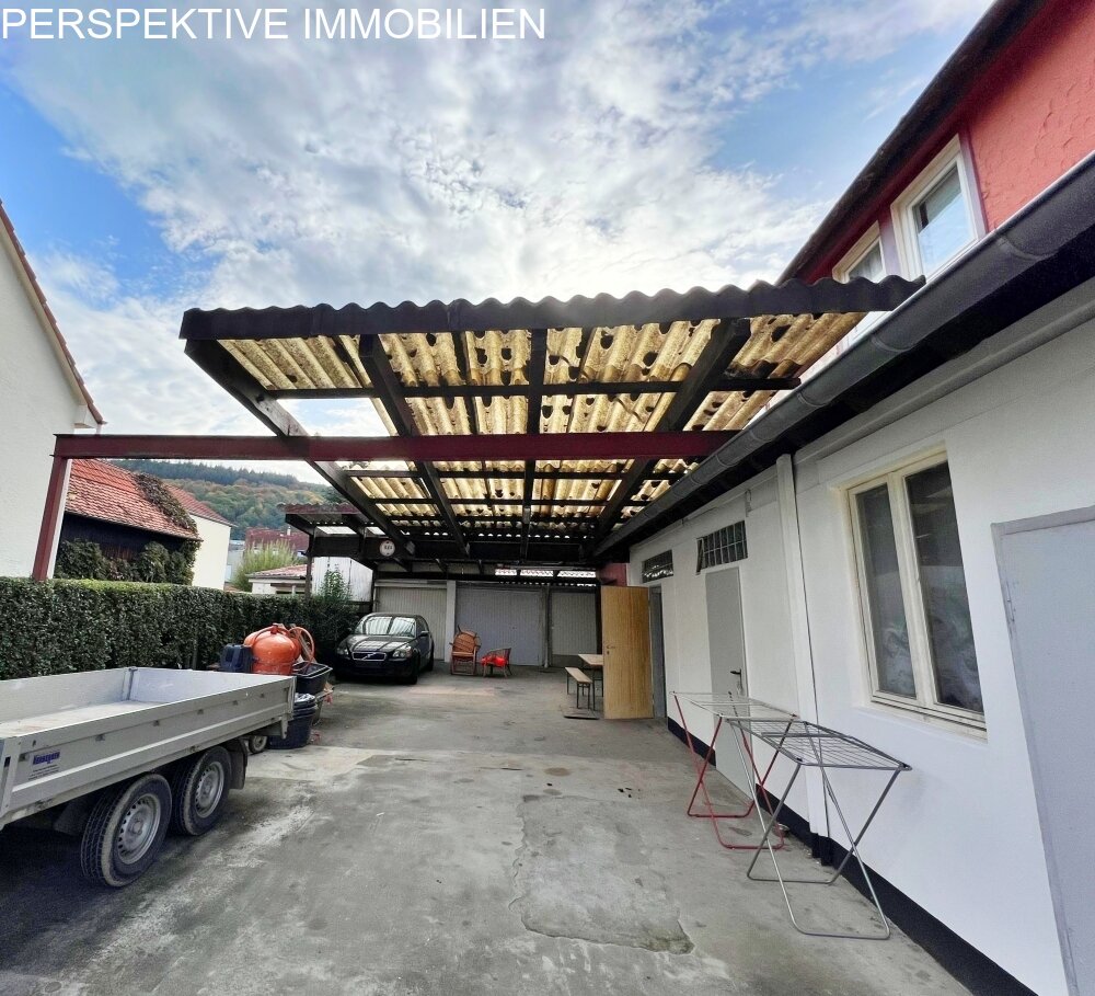 Einfamilienhaus mit Lagerräumen, Halle, Werkstatt etc.