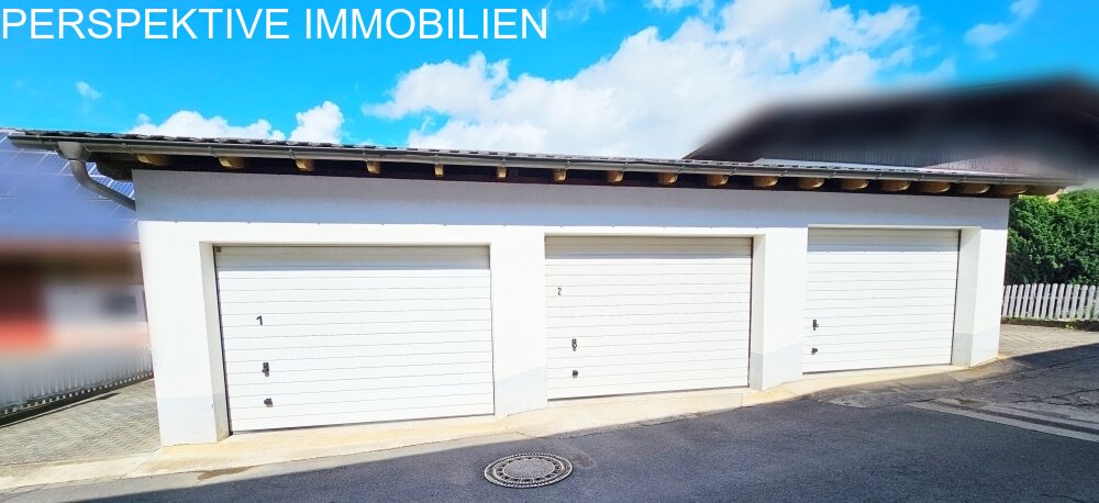 Vermietetes Mehrfamilienhaus + Baugrundstück und Garagen
