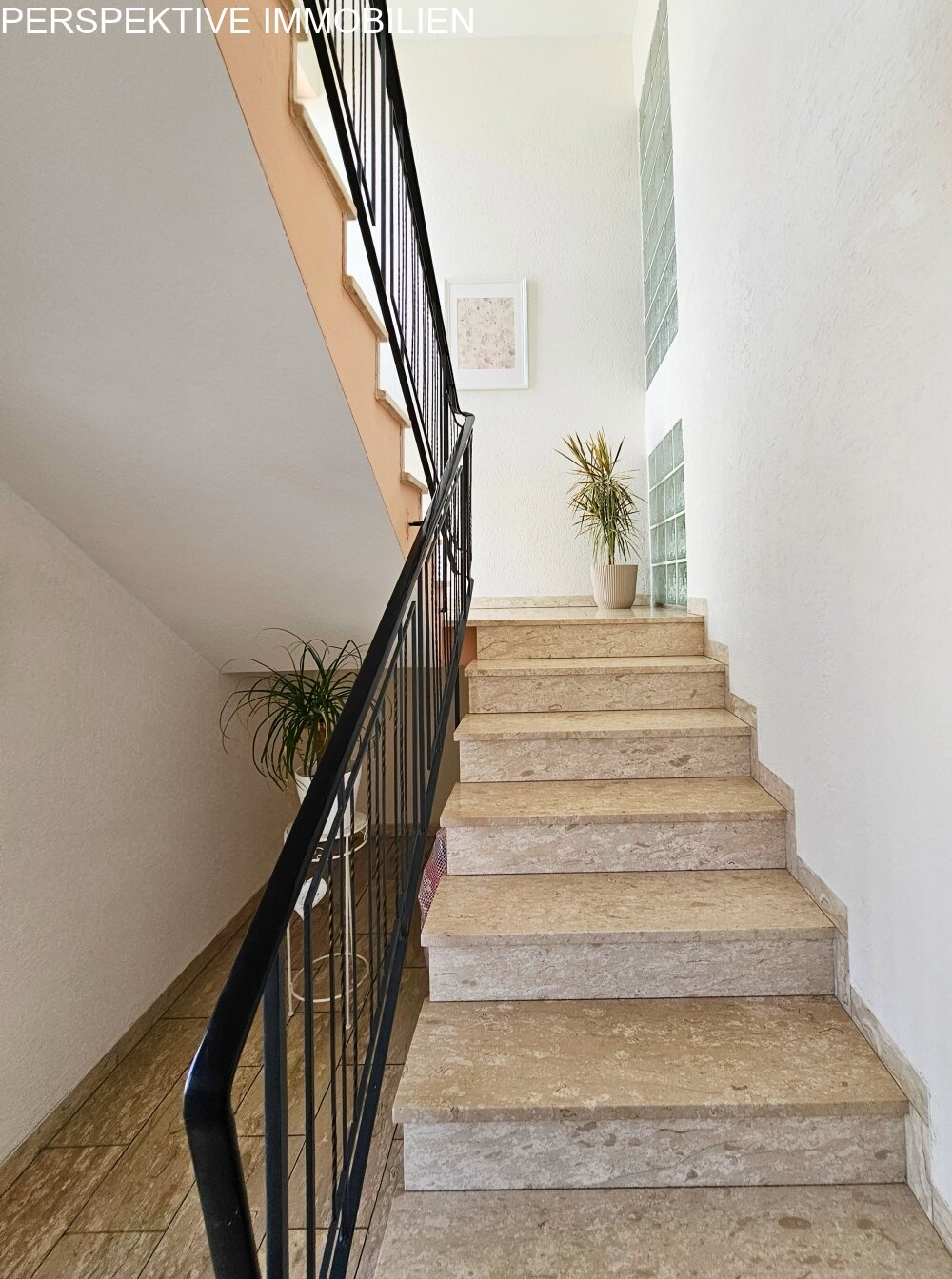 Vermietetes Mehrfamilienhaus + Baugrundstück und Garagen