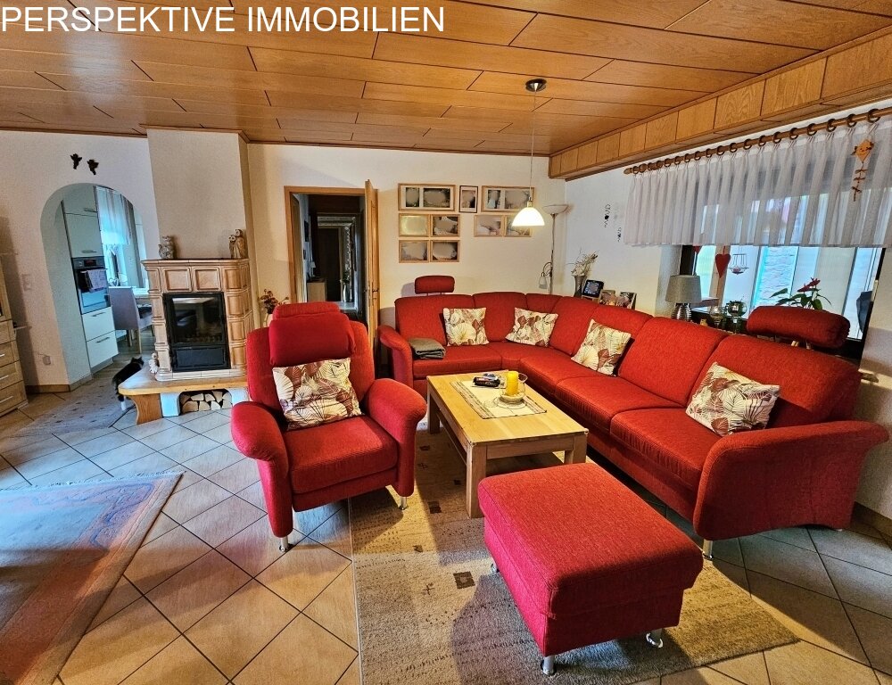 Einfamilienhaus für Naturliebhaber mit Nebengebäude und Wiesen