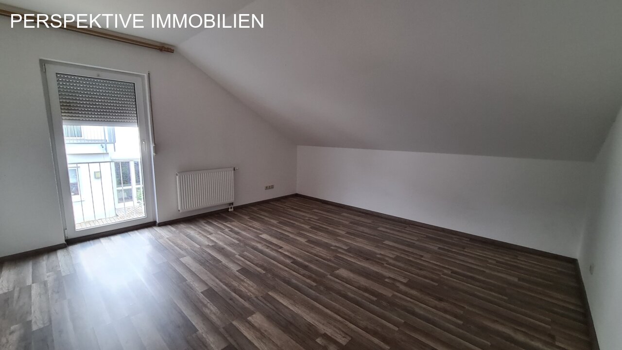 Gemütliche Dreizimmerwohnung im DG in schöner Lage