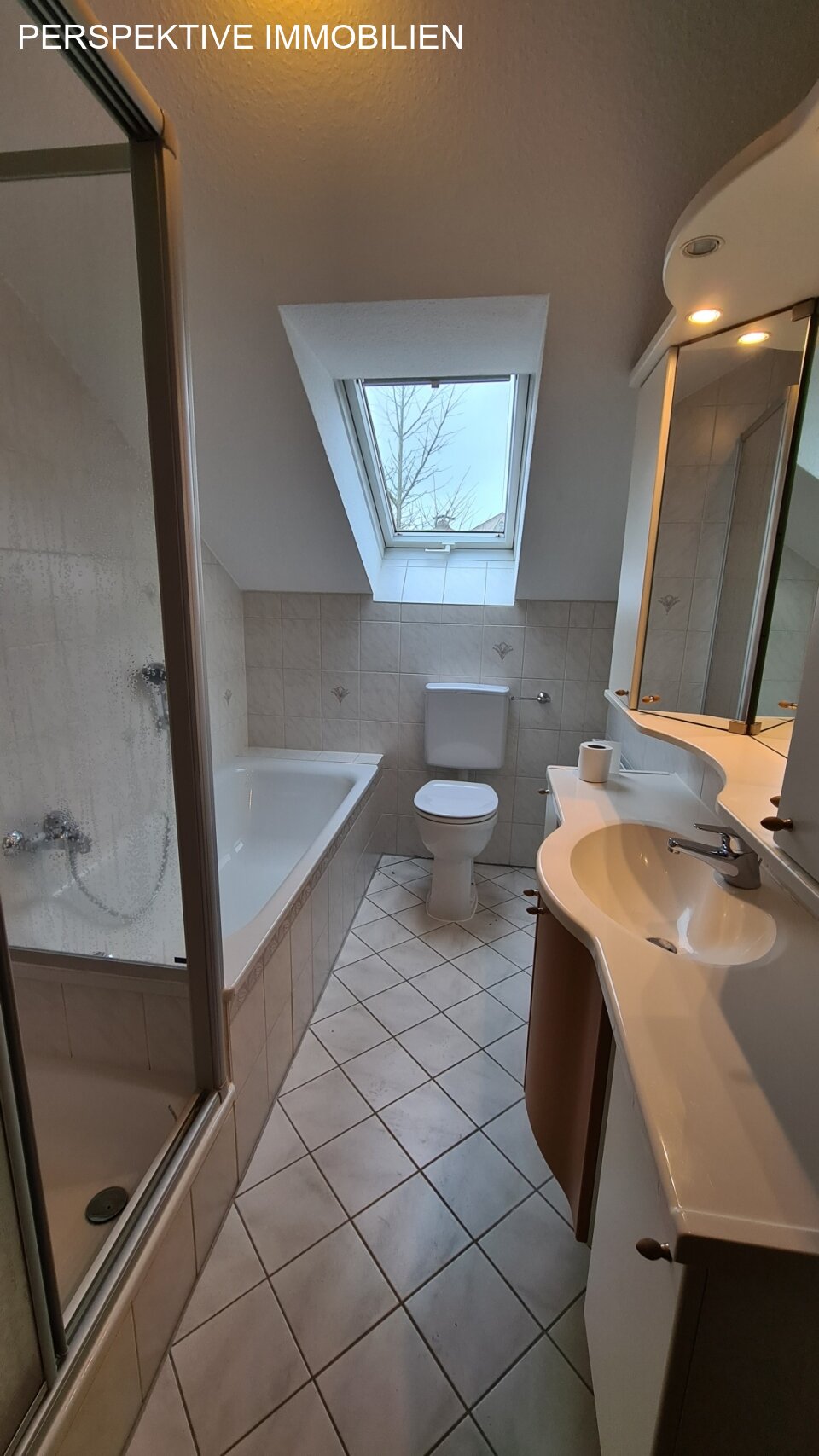Gemütliche Dreizimmerwohnung im DG in schöner Lage