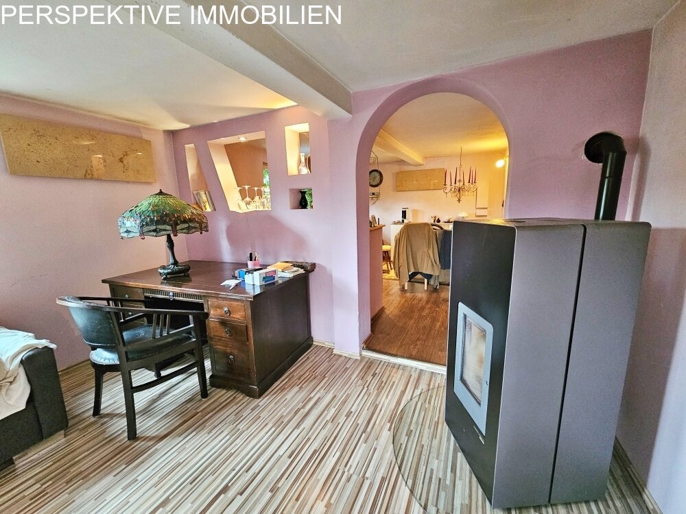 Ländliches Anwesen - EFH mit Scheune und Nebengebäuden