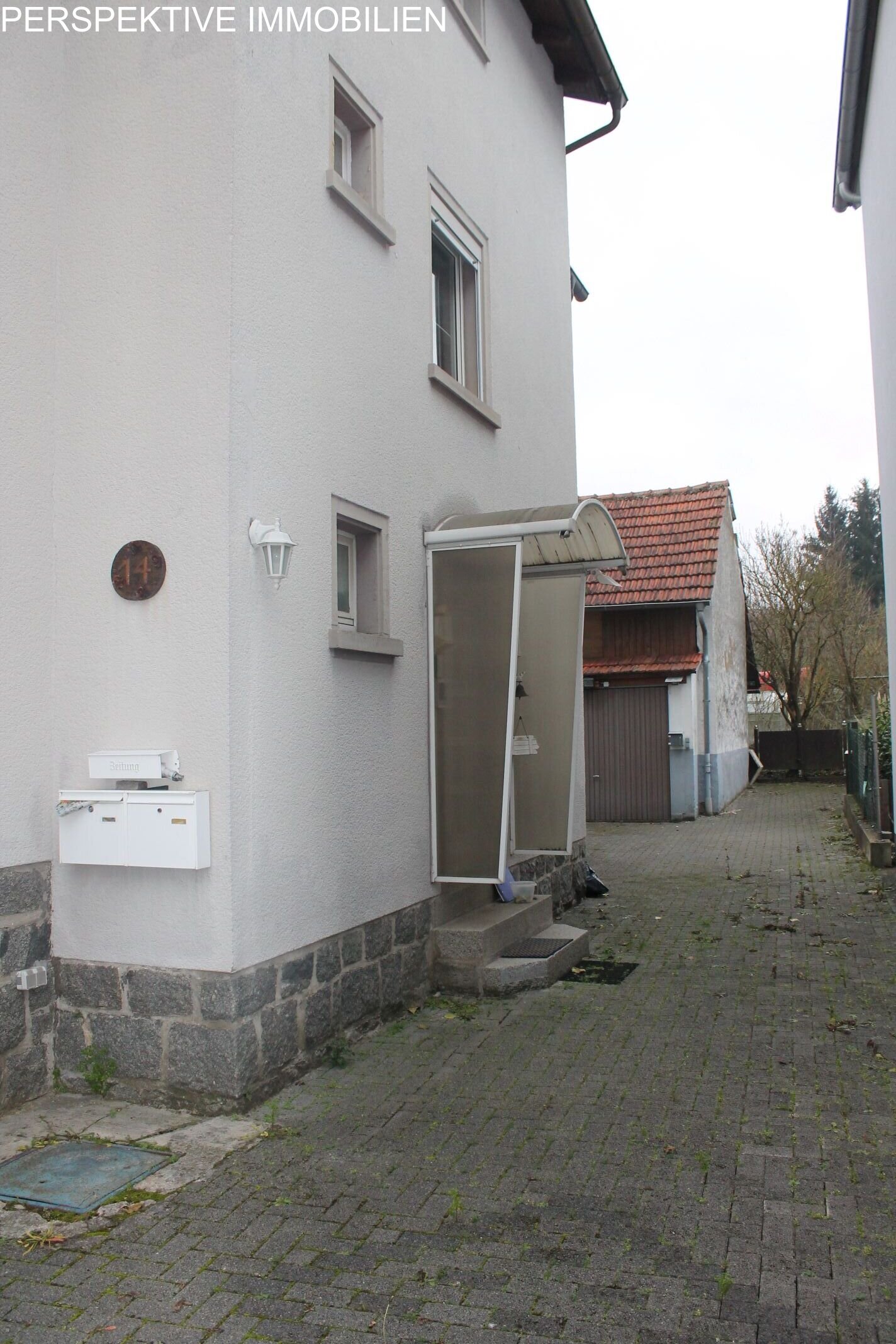 Freistehendes 2-Familienhaus in ruhiger Lage und großem Garten