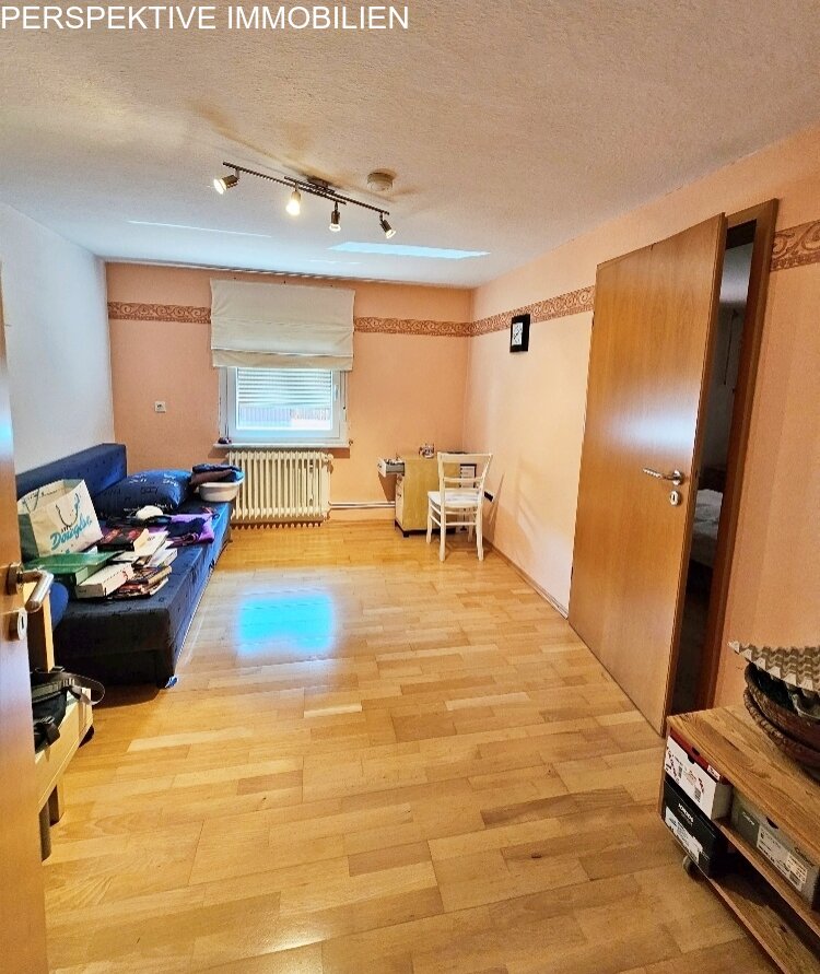 Einfamilienhaus mit Wiese + Scheune und kl.Stall