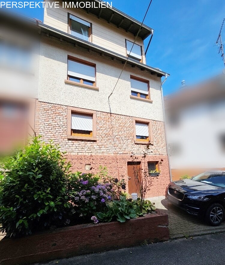 Einfamilienhaus mit Wiese + Scheune und kl.Stall