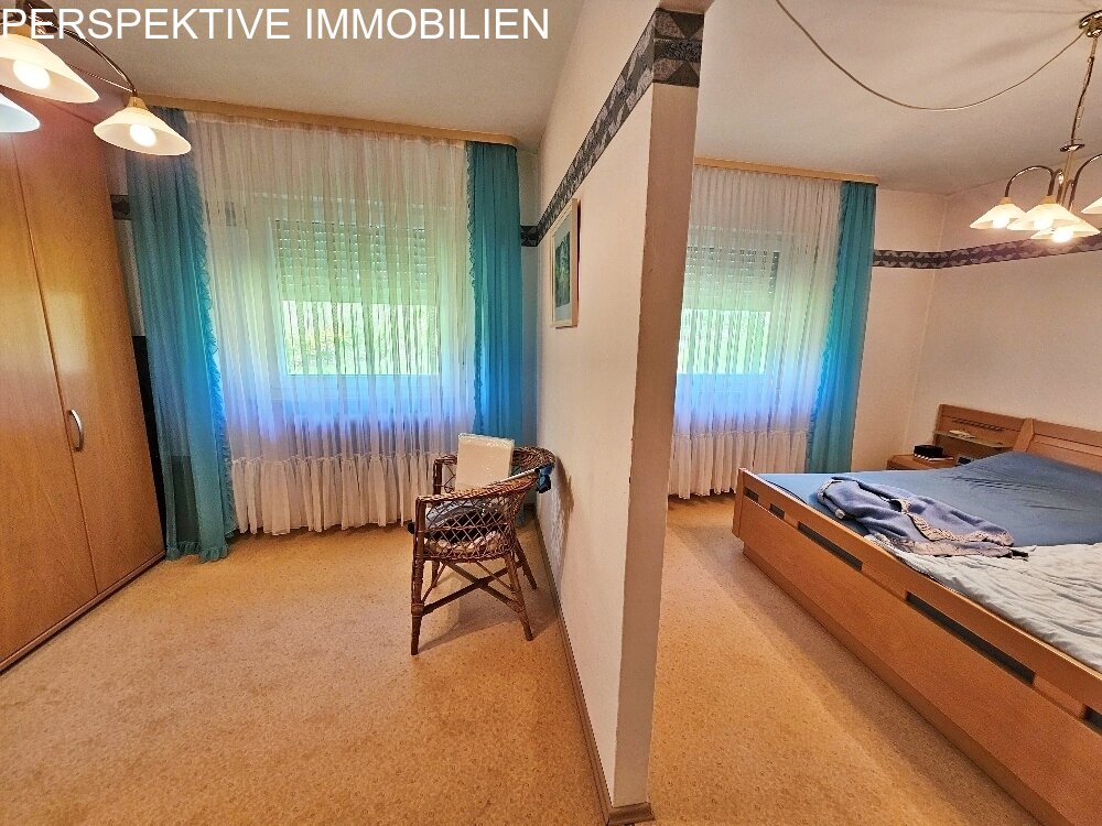 Einfamilienhaus mit Wiese + Scheune und kl.Stall