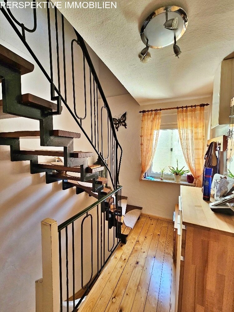 Einfamilienhaus mit Wiese + Scheune und kl.Stall