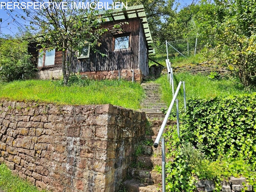 Einfamilienhaus mit Wiese + Scheune und kl.Stall