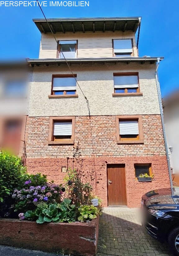 Einfamilienhaus mit Wiese + Scheune und kl.Stall