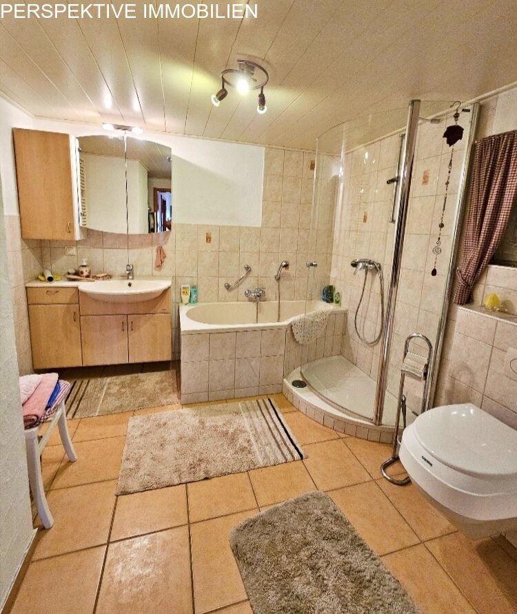 Einfamilienhaus mit Wiese + Scheune und kl.Stall