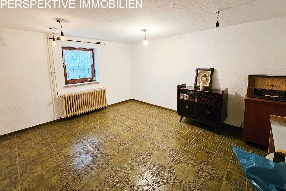 Geräumiges Ein- bis Zweifamilienhaus in zentraler Lage von Höchst i. Odw.