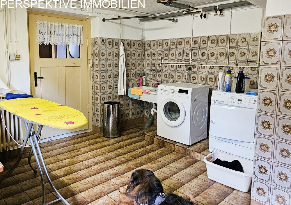 Geräumiges Ein- bis Zweifamilienhaus in zentraler Lage von Höchst i. Odw.