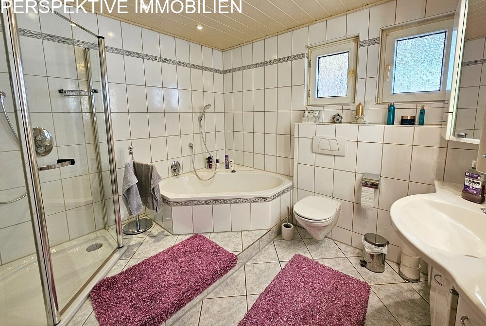 Geräumiges Ein- bis Zweifamilienhaus in zentraler Lage von Höchst i. Odw.