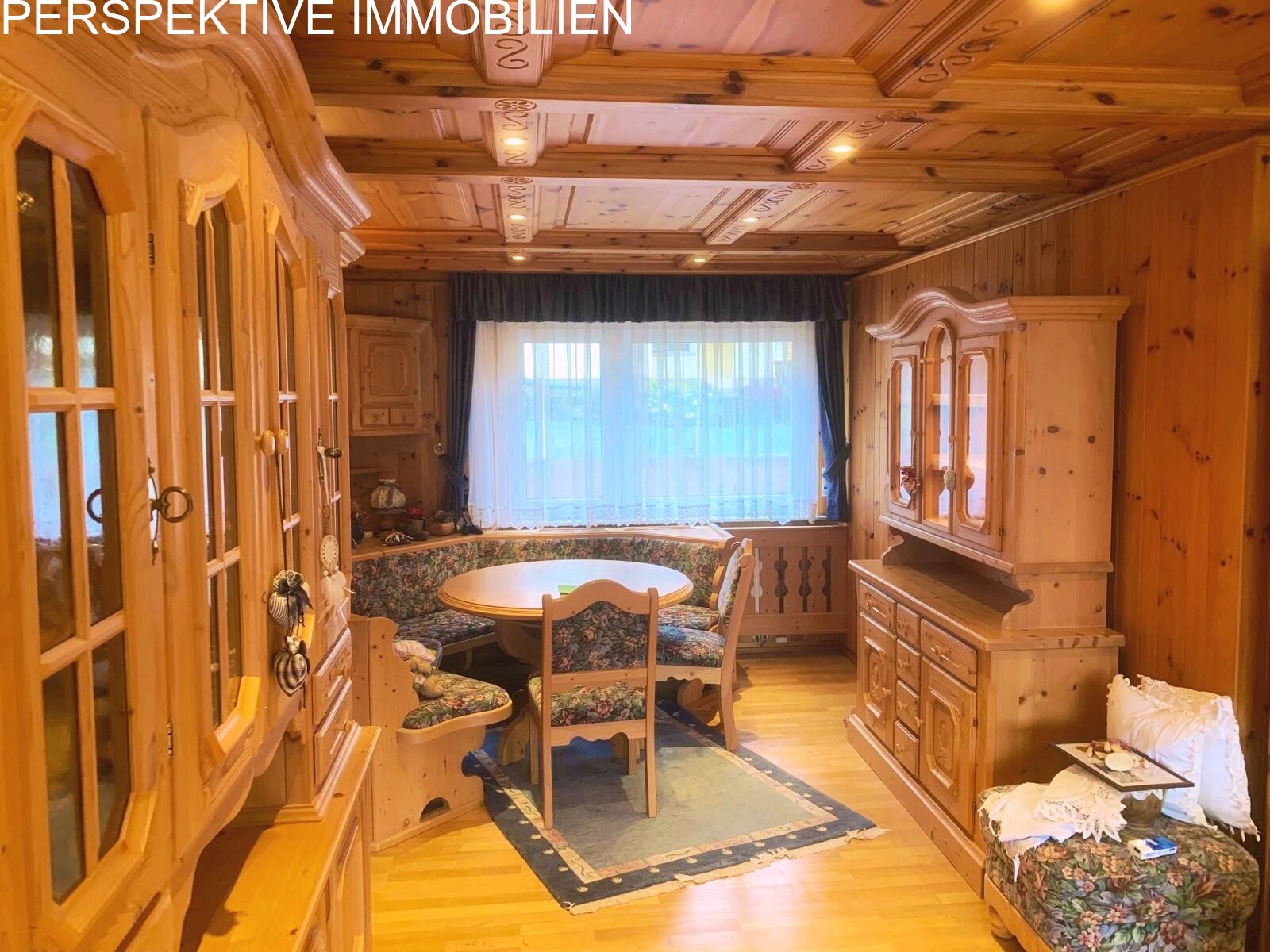 Traumhaftes Zweifamilienhaus mit Wohlfühl-Garten