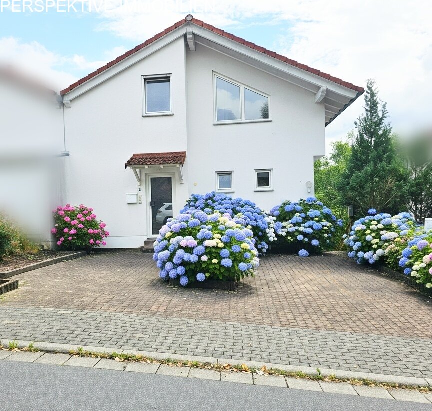 Großzügige Doppelhaushälfte mit Einliegerwohnung in ruhiger Lage von Nieder-Kinzig
