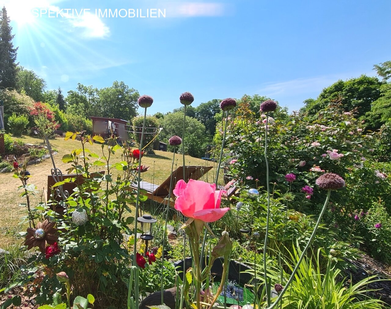 Romantisches Einfamilienhaus mit Einliegerwohnung und traumhaftem Garten