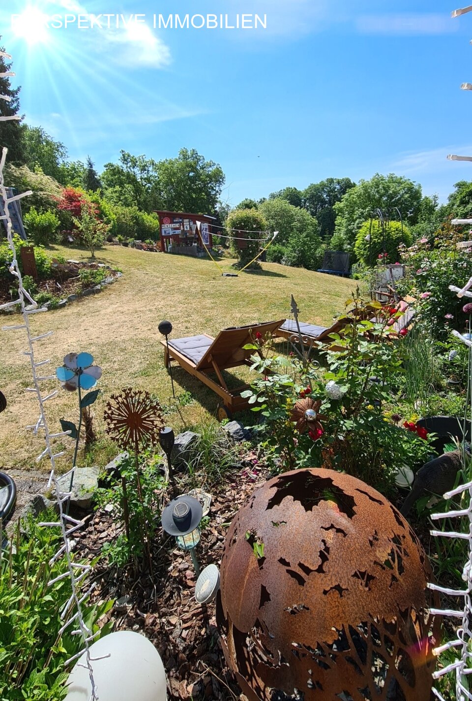 Romantisches Einfamilienhaus mit Einliegerwohnung und traumhaftem Garten