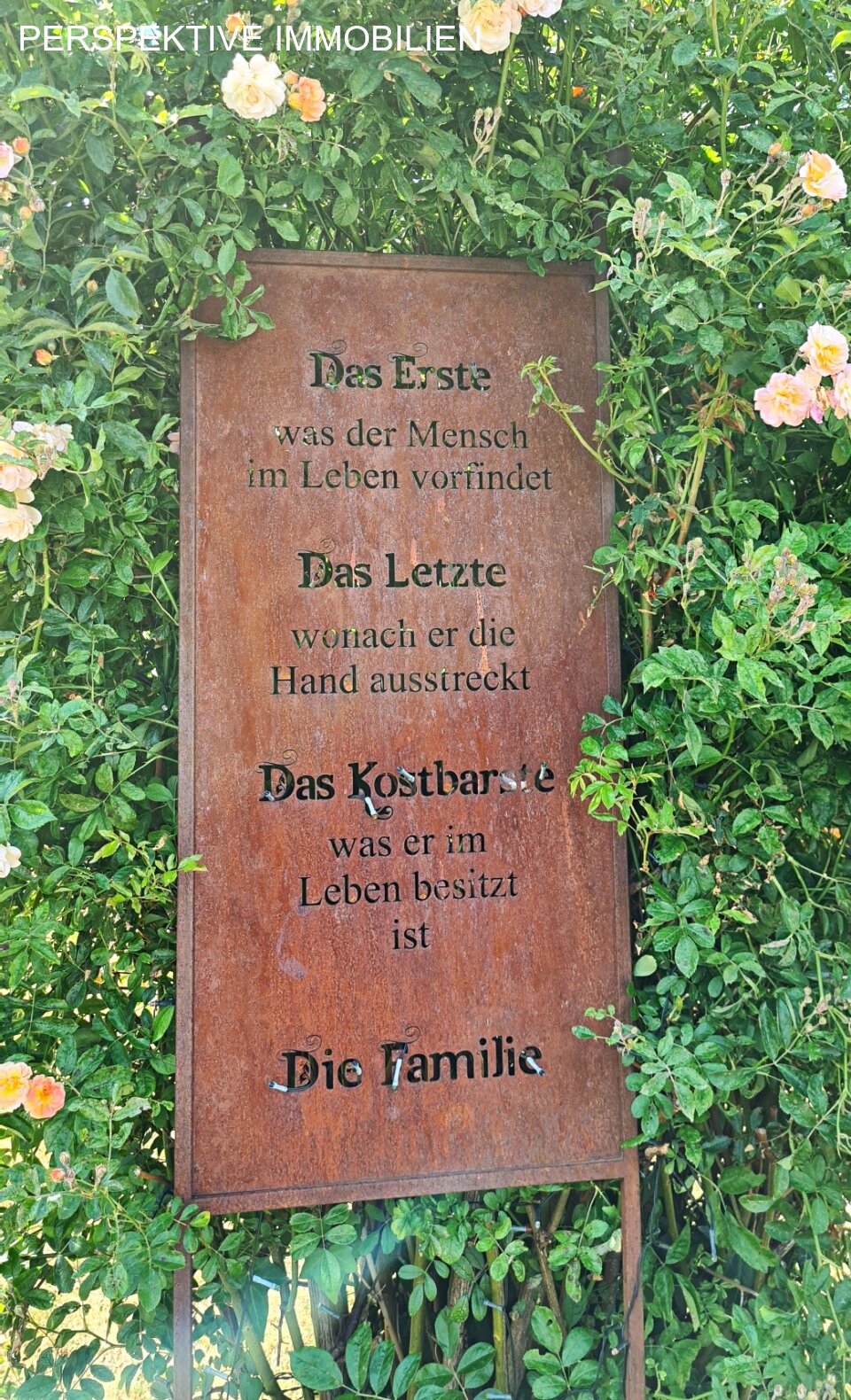 Romantisches Einfamilienhaus mit Einliegerwohnung und traumhaftem Garten