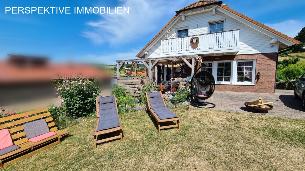 Romantisches Einfamilienhaus mit Einliegerwohnung und traumhaftem Garten