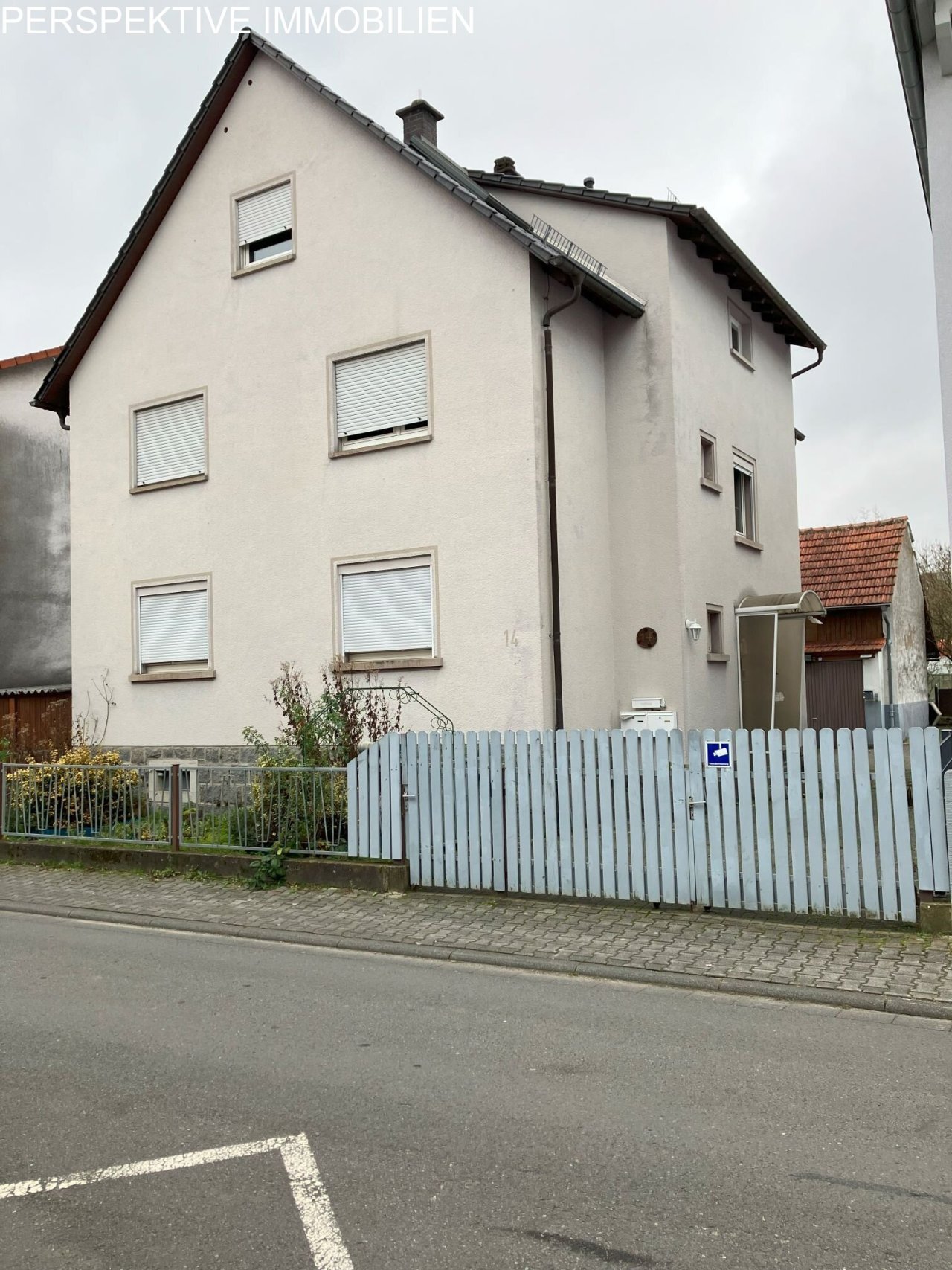 Straßenansich b Straßenansich b