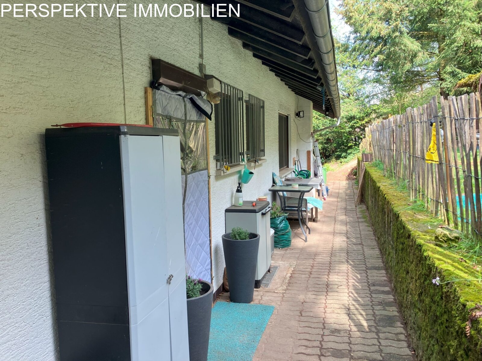Terrasse hintem Haus