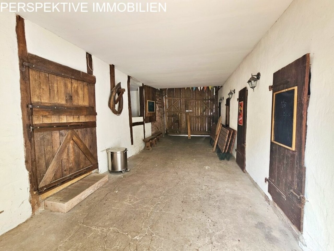 Durchgabg zum Biergarten Durchgabg zum Biergarten